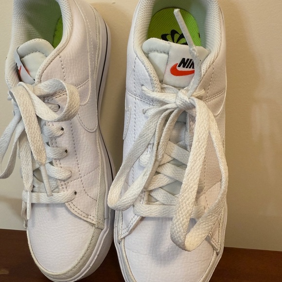 Nike White Classic Sneakers- Size 7 - Picture 3 of 6